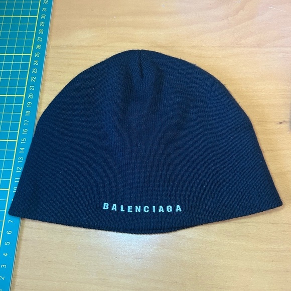 Balenciaga Unity ring logo embroidered skull cap beanie - Picture 2 of 11